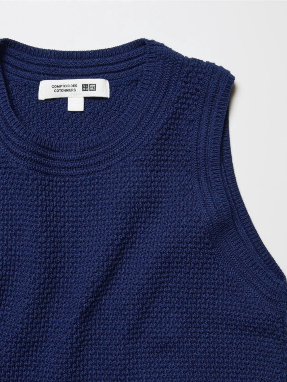 NWOT Uniqlo Navy blue cotton sleeveless popcorn knit top